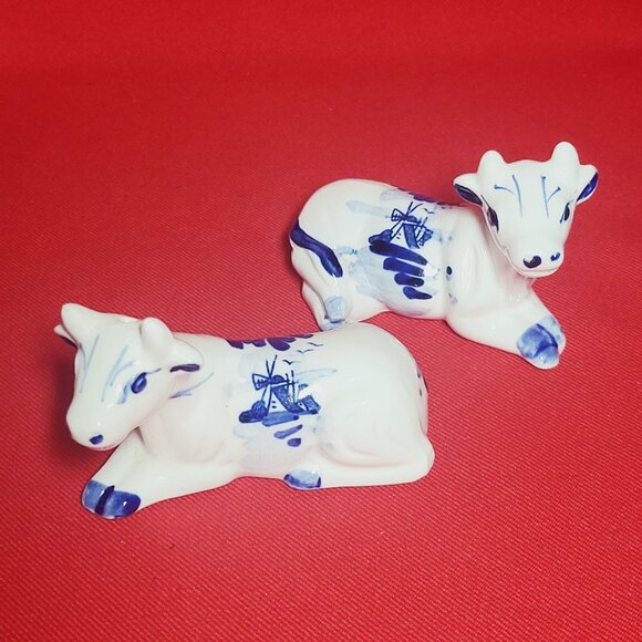 Vintage Blue and White Porcelain Cow Salt Pepper Shaker - Picture 7 of 10